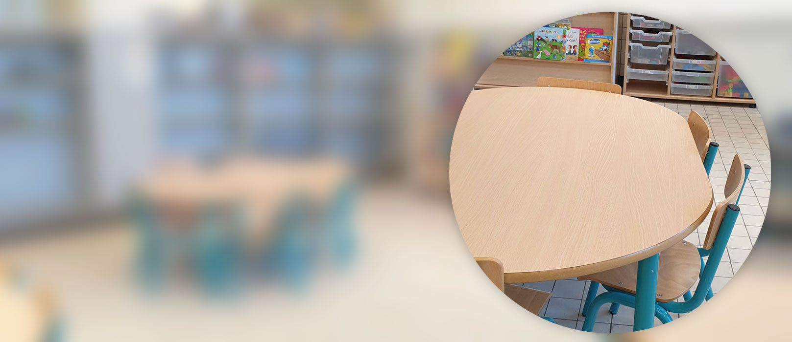 <h2>Horaires et prix</h2>
<p>La garderie est assurée tous les jours de la semaine aux horaires et tarifs suivants :</p>

<table style='width: 90%; border-spacing: 0; background-color: rgba(0, 0, 0, 0); margin: 25px'>
   <thead>
      <tr>
         <th></th>
         <th>Fourchette horaire</th>
         <th>Prix</th>
      </tr>
   </thead>
   <tbody>
		<tr>
         <td style='border-top: 1px solid #f2f2f2; padding:5px'>Lundi, mardi, jeudi et vendredi</td>
			<td style='border-top: 1px solid #f2f2f2; padding:5px'><center>7h30 à 8h10</center></td>
			<td style='border-top: 1px solid #f2f2f2; padding:5px'><center>€0,5</center></td>
		</tr>
		<tr>
			<td></td>
			<td style='border-top: 1px solid #f2f2f2; padding:5px'><center>15h30 à 17h</center></td>
			<td style='border-top: 1px solid #f2f2f2; padding:5px'><center>€1,5</center></td>
		</tr>
		<tr>
			<td></td>
			<td style='border-top: 1px solid #f2f2f2; padding:5px' style='border-top: 1px solid #f2f2f2;'><center>17h à 17h30</center></td>
			<td style='border-top: 1px solid #f2f2f2; padding:5px'><center>€0,5</center></td>
		</tr>
		<tr>
			<td></td>
			<td style='border-top: 1px solid #f2f2f2; padding:5px'><center>17h30 à 18h</center></td>
			<td style='border-top: 1px solid #f2f2f2; padding:5px'><center>€0,5</center></td>
		</tr>
      <tr>
         <td style='border-top: 1px solid #f2f2f2; padding:5px'>Mercredi</td>
         <td style='border-top: 1px solid #f2f2f2; padding:5px'><center>12h30 à 15h30</center></td>
         <td style='border-top: 1px solid #f2f2f2; padding:5px'>
            <center>€2</center>
         </td>
      </tr>
      <tr>
         <td style='border-top: 0px solid #f2f2f2; padding:5px'></td>
         <td style='border-top: 1px solid #f2f2f2; padding:5px'><center>15h30 à 17h</center></td>
         <td style='border-top: 1px solid #f2f2f2; padding:5px'>
            <center>€1,5</center>
         </td>
      </tr>
      <tr>
         <td style='border-top: 0px solid #f2f2f2; padding:5px'></td>
         <td style='border-top: 1px solid #f2f2f2; padding:5px'><center>17h à 17h30</center></td>
         <td style='border-top: 1px solid #f2f2f2; padding:5px'>
            <center>€0,5</center>
         </td>
      </tr>
      <tr>
         <td style='border-top: 0px solid #f2f2f2; padding:5px'></td>
         <td style='border-top: 1px solid #f2f2f2; padding:5px'><center>17h30 à 18h</center></td>
         <td style='border-top: 1px solid #f2f2f2; padding:5px'>
            <center>€0,5</center>
         </td>
      </tr>
   </tbody>
</table>